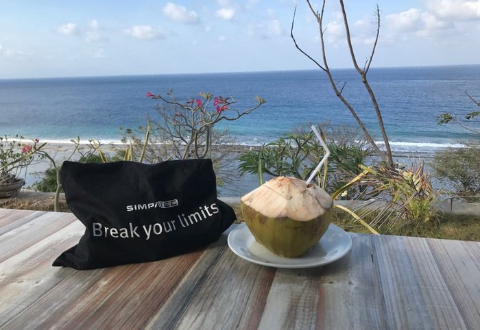 Break-your-limits-bag with a light refreshment and the sound of the sea ...
